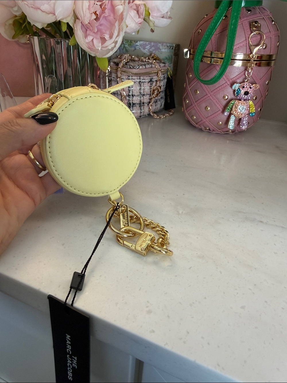 Gorgeous Marc Jacobs NWT pastel yellow Round Coin Pouch Mini Round Bag w chain - Picture 12 of 13